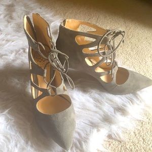 Vince Camino lace up heels. Sz 8 grey suede
